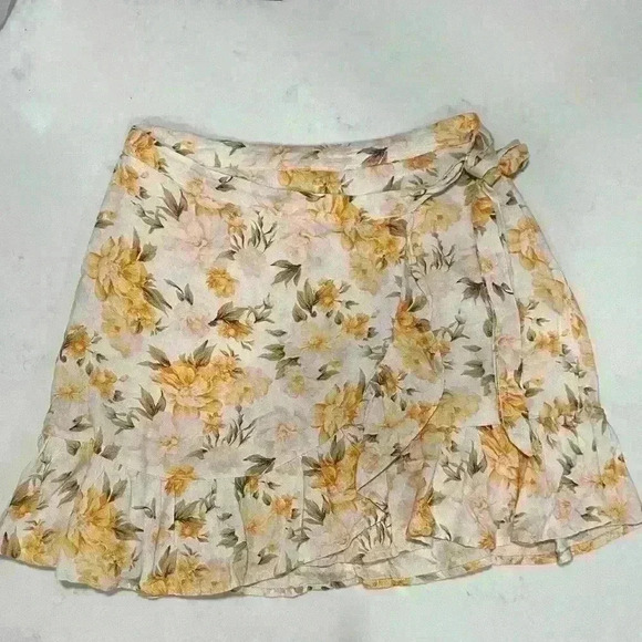 American Eagle Yellow floral wrap skirt - Picture 2 of 5